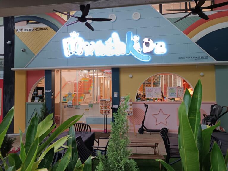 MunchiKidz family entertainment center entrance with colorful facade and outdoor seating.